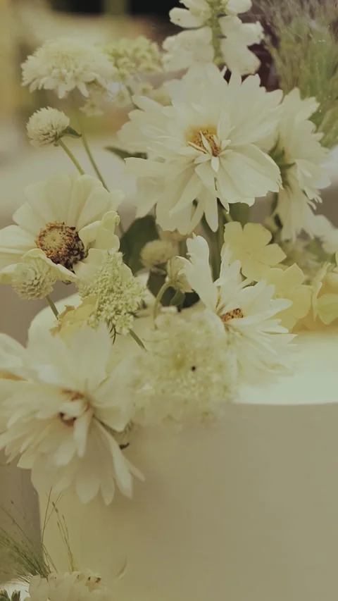 Vertical screen: Wedding Cake Skillfully Decorated with Beautiful White Flowers Video stock 307756367