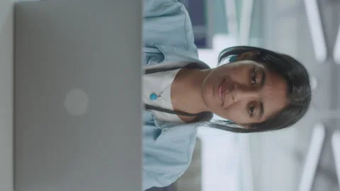 Vertical Screen Woman Working on Computer in Office 스톡 동영상 159551580
