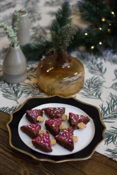 A vertical selective closeup shot of baked chocolate biscuits in a triangular 스톡 사진