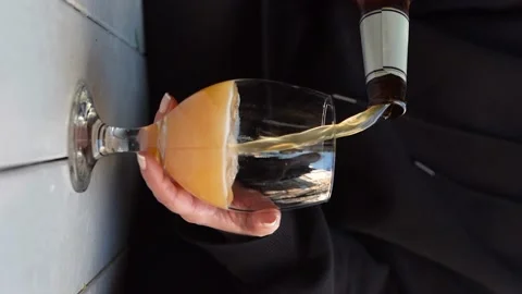 Vertical Shoot : Beer pouring from beer bottle into glass Video stock 196200350