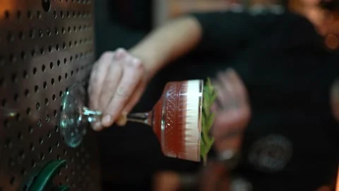 Vertical Shoot : cocktail making Stock Footage 196201652