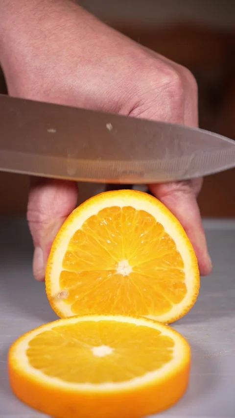 Vertical Shooting Of Slicing An Orange Vídeo Stock 308029260