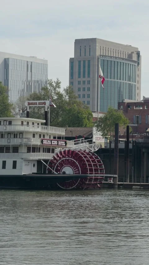 Vertical shot captures the historic Delta King hotel and its iconic red paddle 스톡 동영상 331222447