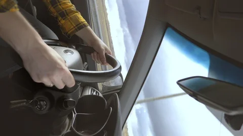 Vertical shot. closeup. hands of a man driving a car while driving Видео 129254930