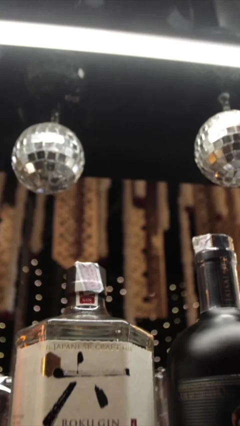 Vertical Shot of Cocktail Bar Setup at an Indian Wedding Reception 動画素材 337453153