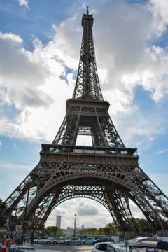 Vertical shot of the Eiffel Tower in Paris, France Foto stock