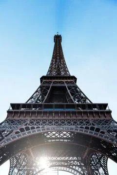 Vertical shot of the Eiffel Tower in Paris, France Stockfoto's
