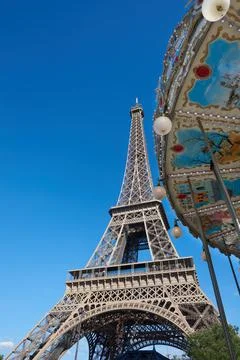Vertical shot of the Eiffel Tower from Trocadero Gardens in Paris, France Stock-Fotos