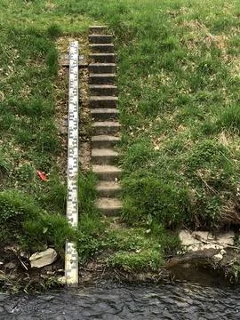 Vertical shot of flood level meter on a stream in Bielefeld 스톡 사진