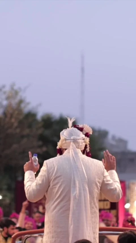 Vertical Shot of Groom Dancing During Baraat Celebration at Indian Wedding Vídeo Stock 337453022