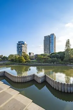 A vertical shot of Parc Diagonal Mar and buildings in the background in Barce Stock-Fotos