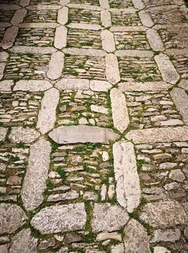 Vertical shot of the pavement in a rectangular shape arranged with stones Foto stock