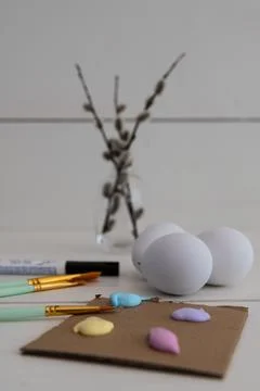 Vertical shot of a process of painting easter eggs isolated on a white backgroun Foto stock