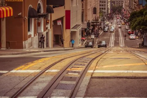 A vertical shot of a road sloping downhills in the busy city of San Francisco Stock Photos