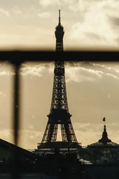 Vertical shot of the silhouette of the Eiffel tower at sunset Stock Photos