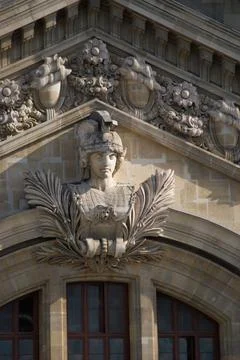Vertical shot of a statue of a warrior on the opera building in Paris 스톡 사진