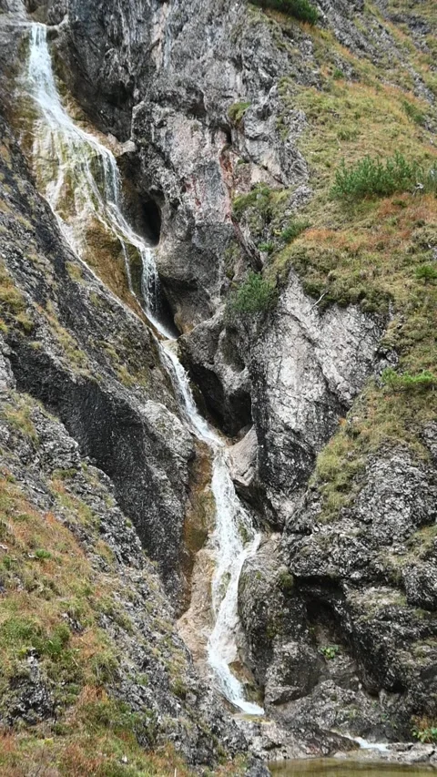 Vertical shot of a stepped waterfall in autumn, slow motion Stock-Footage 260896181