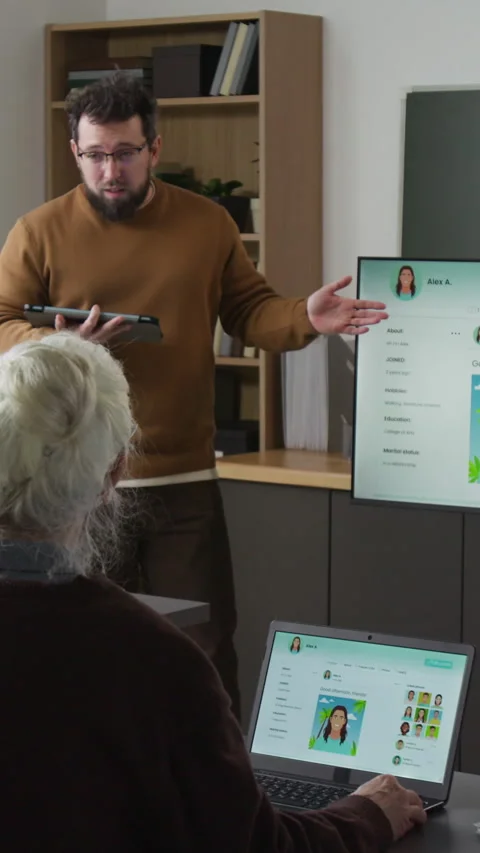 Vertical Shot of Teacher Explaining Social Media to Seniors Stock Footage 333709670