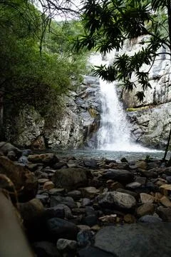 Vertical shot of a waterfall 스톡 사진