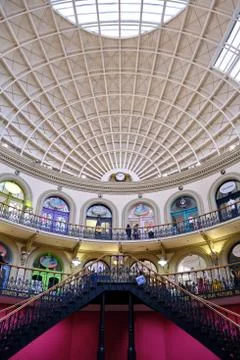 Vertical shot within the pit inside of the Leeds Corn Exchange Foto stock
