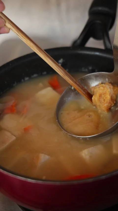 Vertical slow motion making miso soup in a pot at home in Japan Video stock 348196875