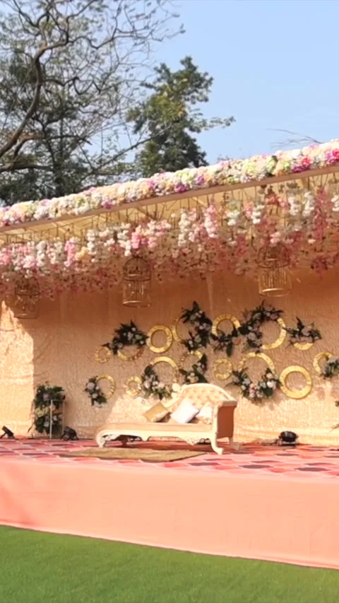 Vertical Slow Motion Shot of Indian Wedding Venue Decoration in India 库存影片 331559573