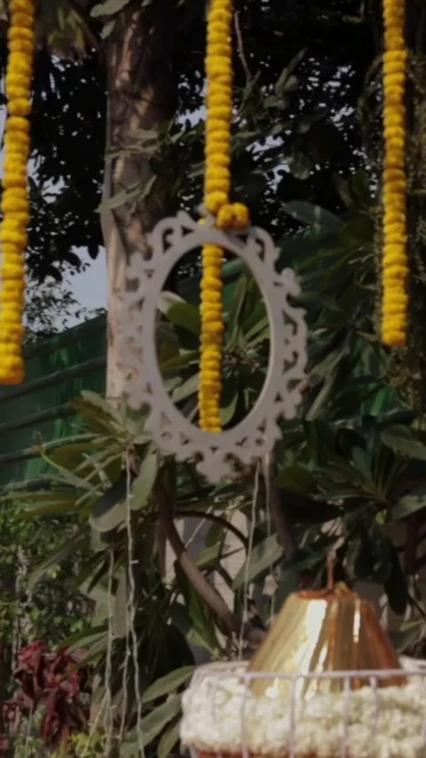 Vertical Slow Motion Shot of Indian Wedding Venue Decoration in India 库存影片 331559587