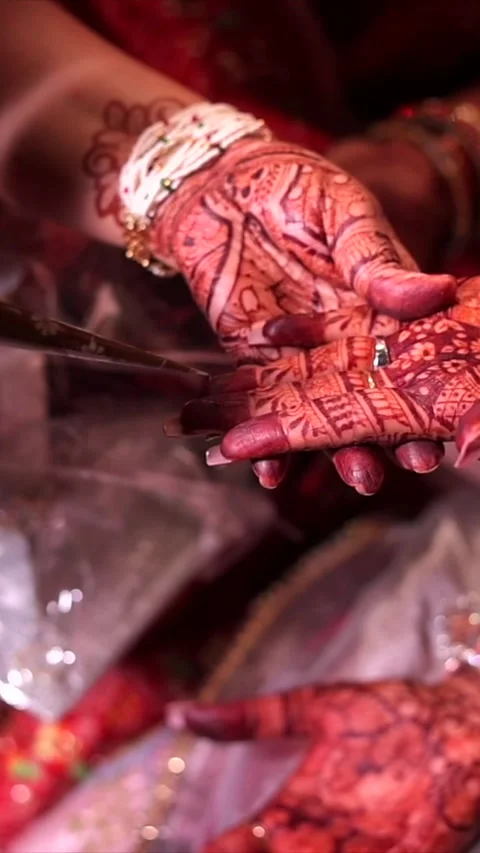 Vertical Slow Motion Shot of Indian Wedding Rituals Ceremony 库存影片 331560221