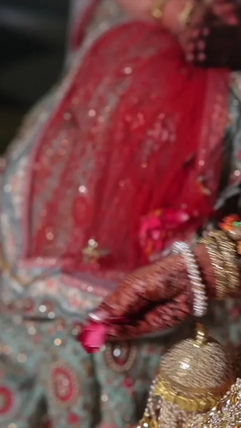 Vertical Slow Motion Shot of Indian Wedding Rituals Ceremony 스톡 동영상 331560254