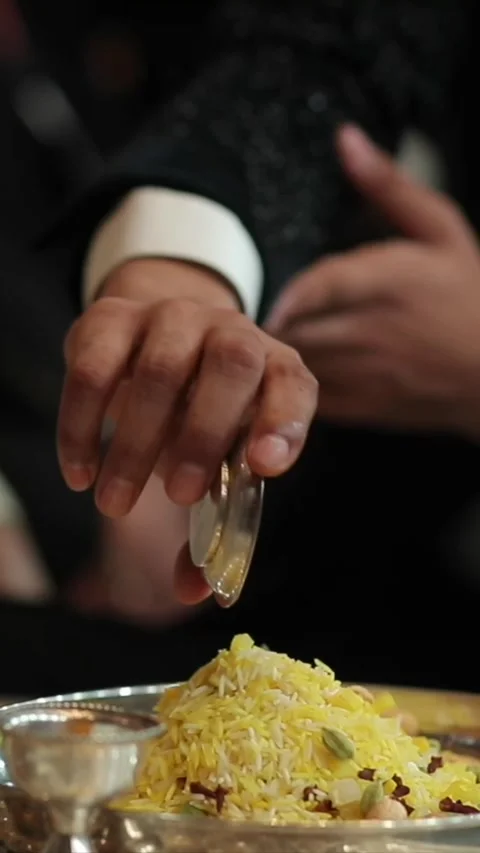 Vertical Slow Motion Shot of Indian Wedding Rituals Ceremony 库存影片 331560318