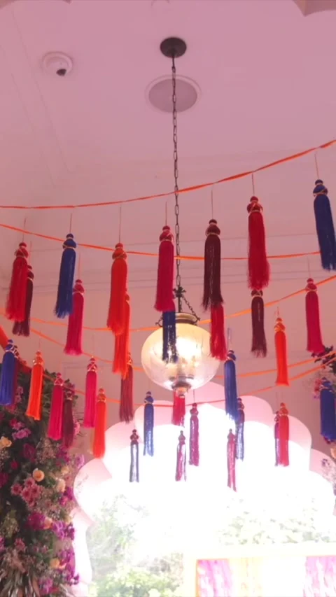 Vertical Slow Motion Shot of Indian Wedding Venue Decoration in India 스톡 동영상 335736486