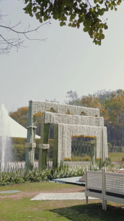 Vertical Slow Motion Shot of Indian Wedding Venue Decoration in India Stockbeeldmateriaal 336843383