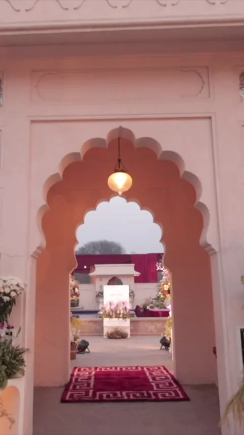 Vertical Slow Motion Shot of Indian Wedding Venue Decoration in India Vídeo Stock 336843406