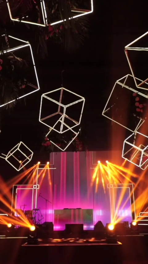 Vertical Slow Motion Shot of Indian Wedding Venue Decoration in India Vídeo Stock 337405220