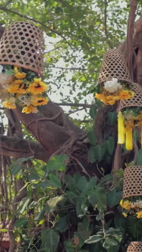 Vertical Slow Motion Shot of Indian Wedding Venue Decoration in India Видео 337405301