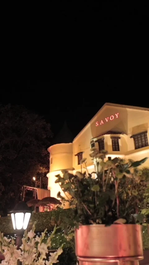 Vertical Slow Motion Shot of Indian Wedding Venue Decoration in India Stockbeeldmateriaal 337405353