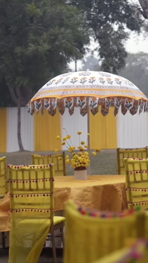 Vertical Slow Motion Shot of Indian Wedding Venue Decoration in India Видео 337405412