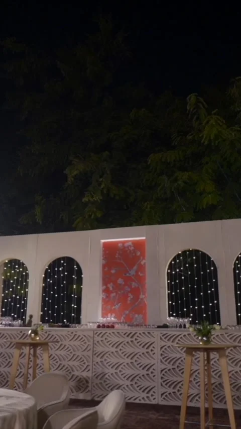 Vertical Slow Motion Shot of Indian Wedding Venue Decoration in India 動画素材 337405577