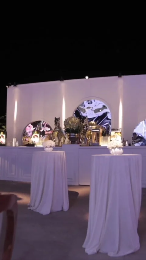 Vertical Slow Motion Shot of Indian Wedding Venue Decoration in India Vídeo Stock 337405730