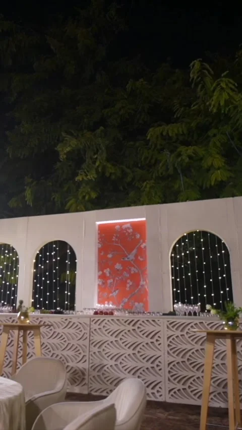 Vertical Slow Motion Shot of Indian Wedding Venue Decoration in India Stockbeeldmateriaal 337405813