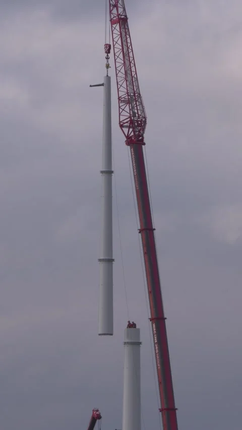 Vertical - slowly hoisting and fitting a wintrack pylon Stock Footage 311007311