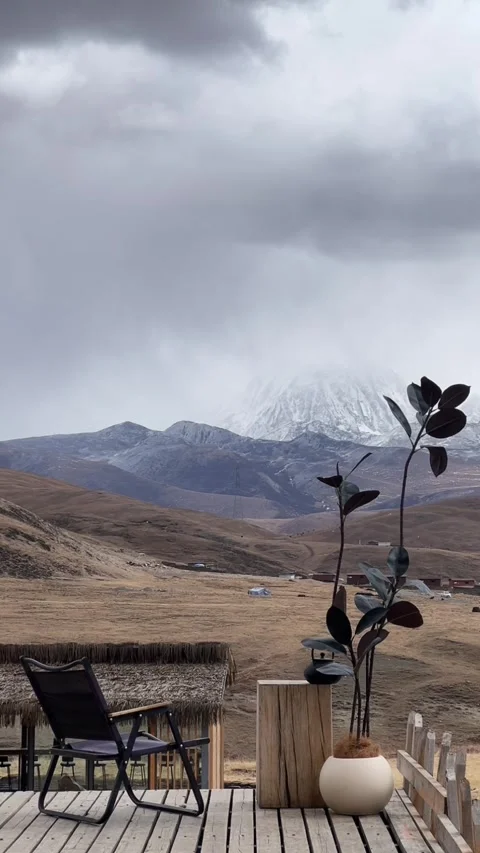 Vertical Snowy Mountain View From Luxury Balcony 動画素材 333940168