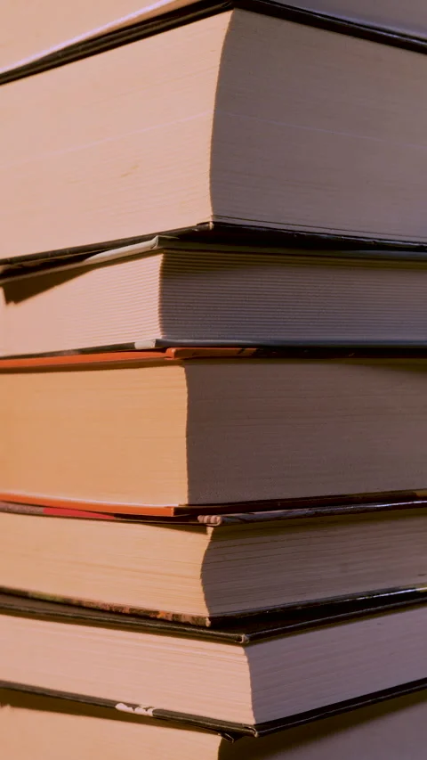 Vertical stack of books 库存影片 334314484