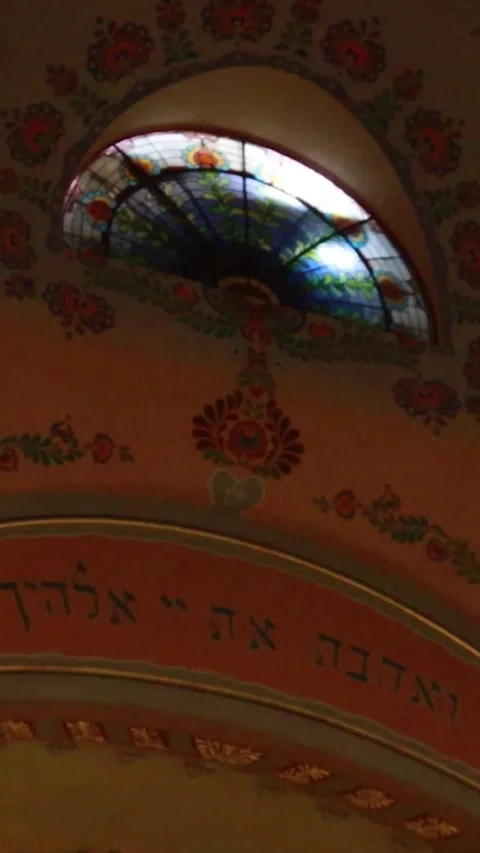 Vertical Static Shot Looking Up at Stained Glass Oculus in Synagogue Ceiling Stock-Footage 331135733
