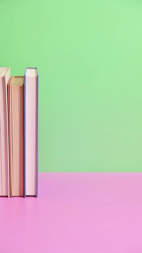 Vertical Stop Motion of Books Appearing and Disappearing Видео 258594765