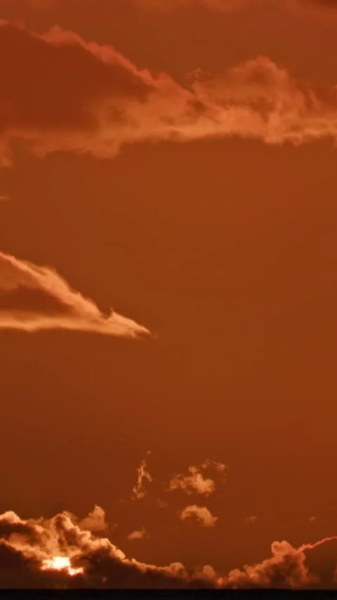 Vertical Sunrise Timelapse Dubai: Red Sky Morning With Emerging Sun And Clouds Video stock 301042333