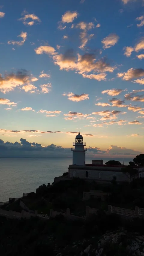 Vertical Sunset Aerial at Cabo de San Antonio Lighthouse Javea Видео 337432003