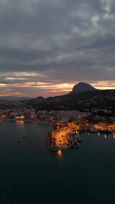 Vertical Sunset Aerial at Puerto de Javea, Costa Blanca Spain Vidéo 337405048