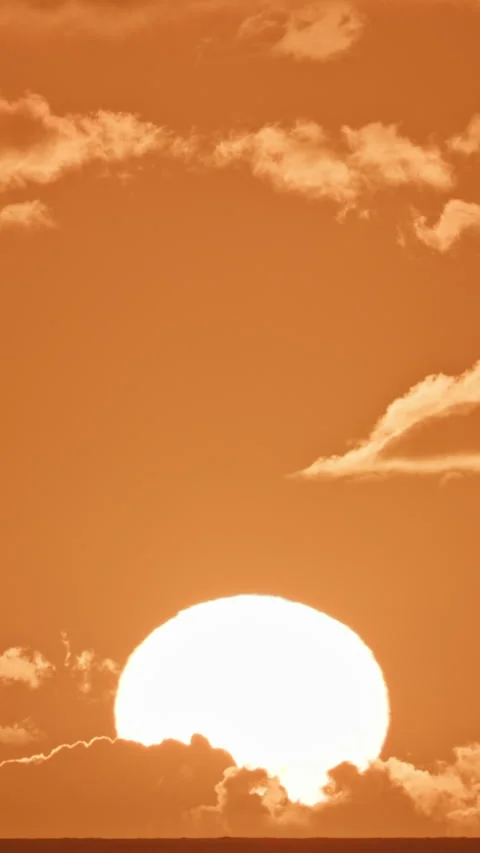 Vertical Sunset Timelapse Dubai, Golden Evening Sky, Large Sun Slowly Descending Video stock 301042171