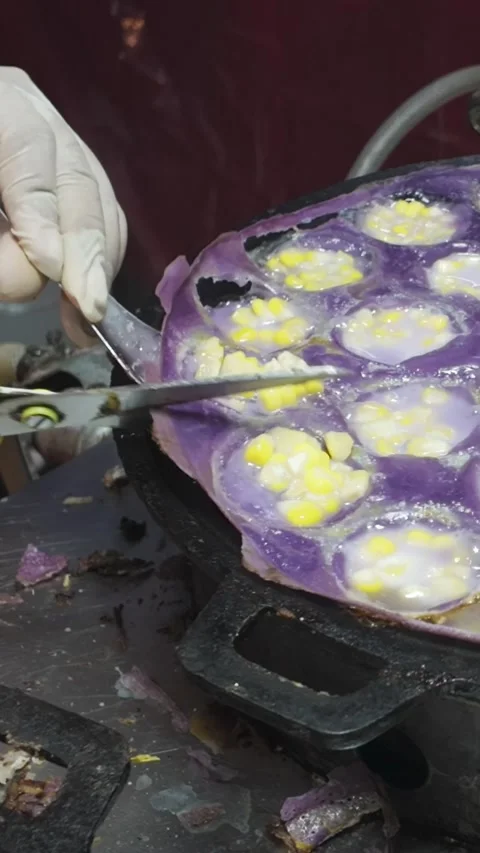 Vertical Thai Coconut Pancake Removal from Cast Iron Street Food Pan Stock Footage 328213708